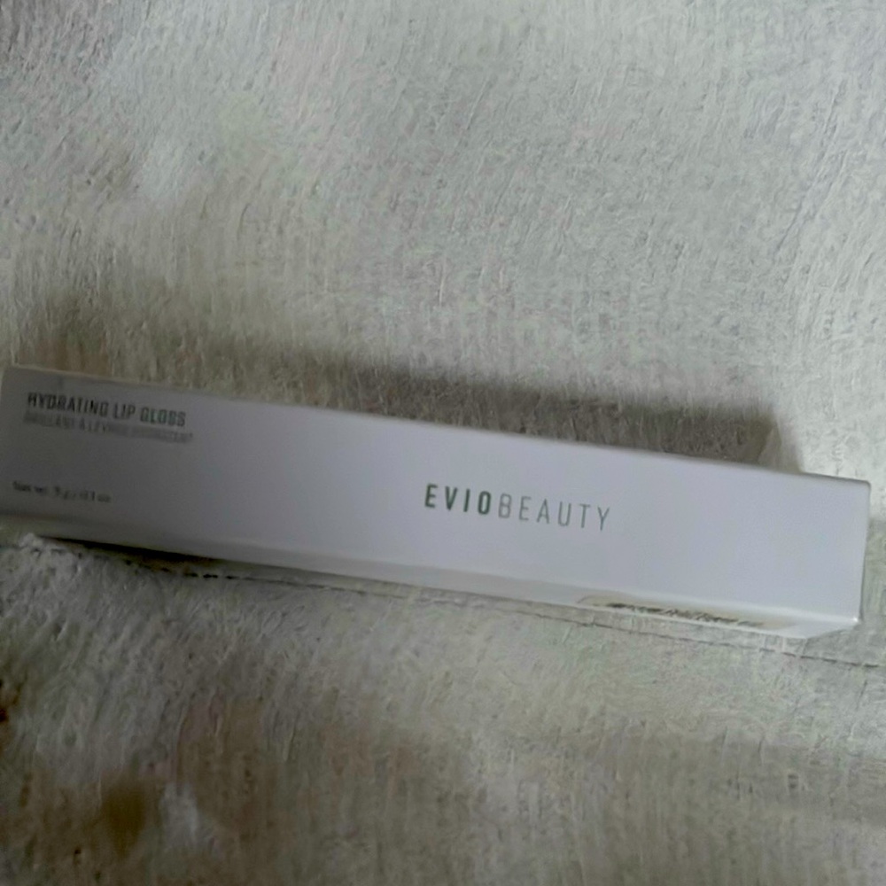 Evio Lip Gloss in shade Lise - New in Box